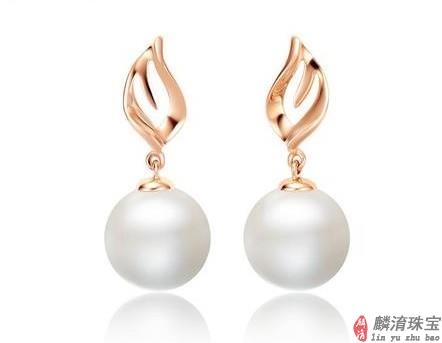 影响珍珠价格的因素有哪些？上班族买珍珠耳环多少钱合适？