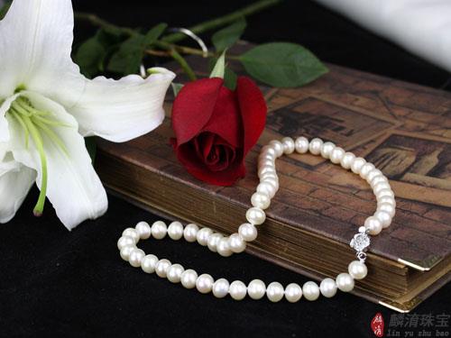 佩戴的珍珠种类繁多 注重四种常见体型的搭配方法插图