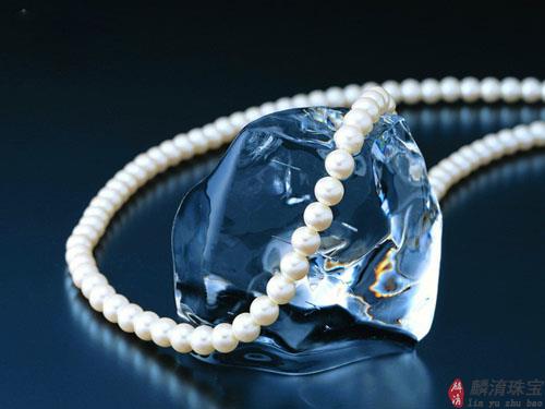 区分珍珠和真珍珠的方法有哪些？看完这些你就知道了！