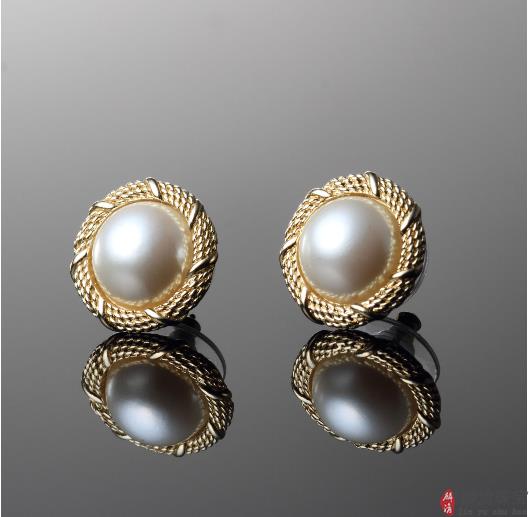 三种形状的珍珠:球形 对称和异形插图